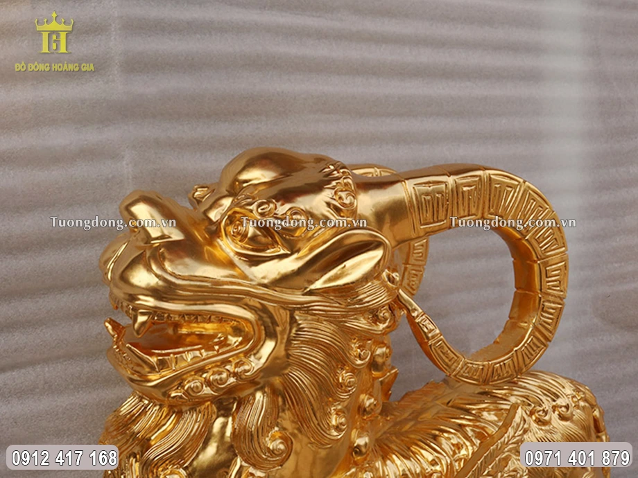 Toàn bộ bề mặt linh vật được dát vàng 9999 vô cùng sang trọng